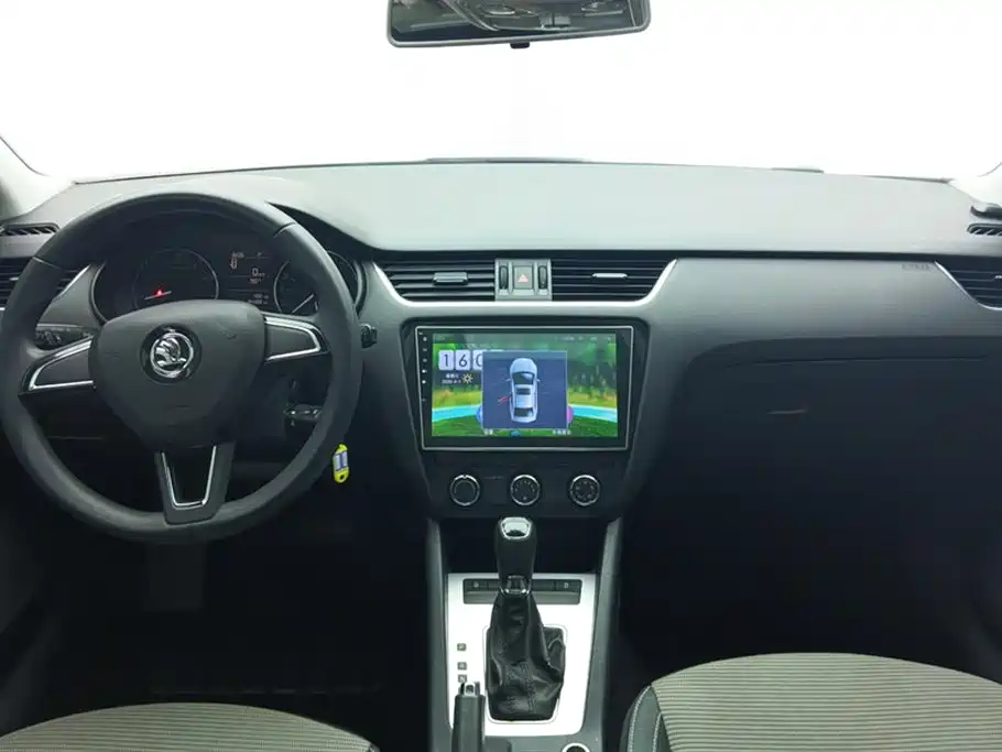 Škoda Octavia 2017 1.6L Automatic Pioneer Edition фото 12