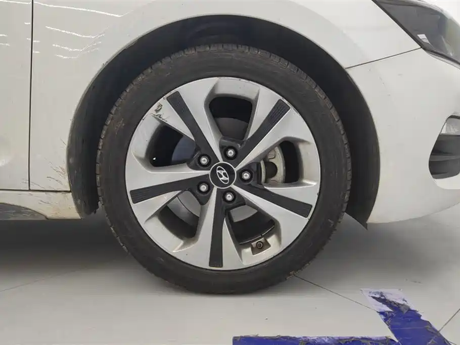Hyundai Fista 2019 240TGDi Sport Edition China VI фото 6
