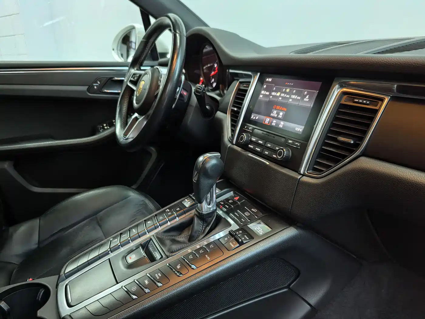 Porsche Macan 2017 Macan 2.0T фото 8