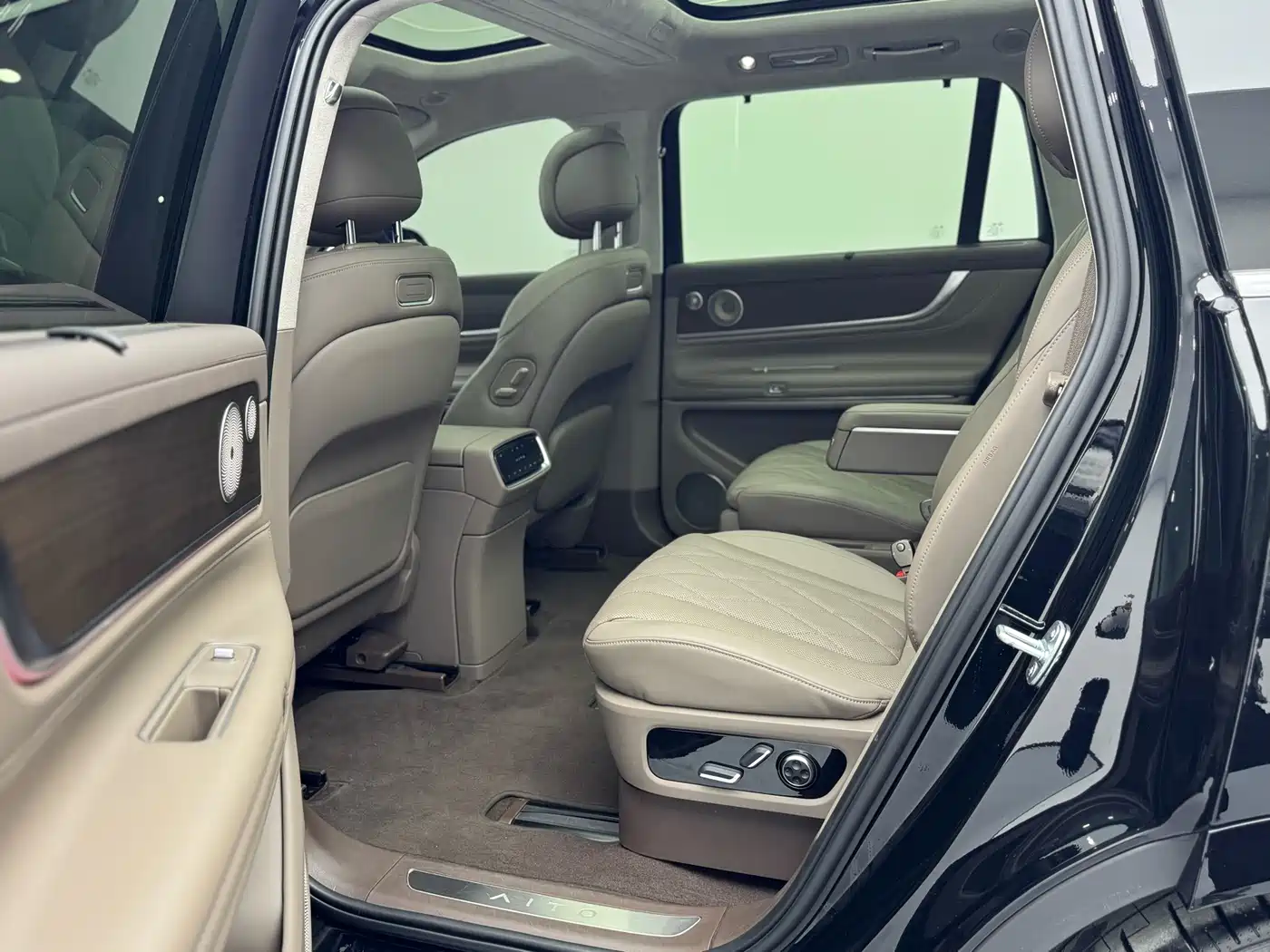 AITO Wenjie AITO M9 2024 Range Extender Ultra 52kWh 6-seater фото 15