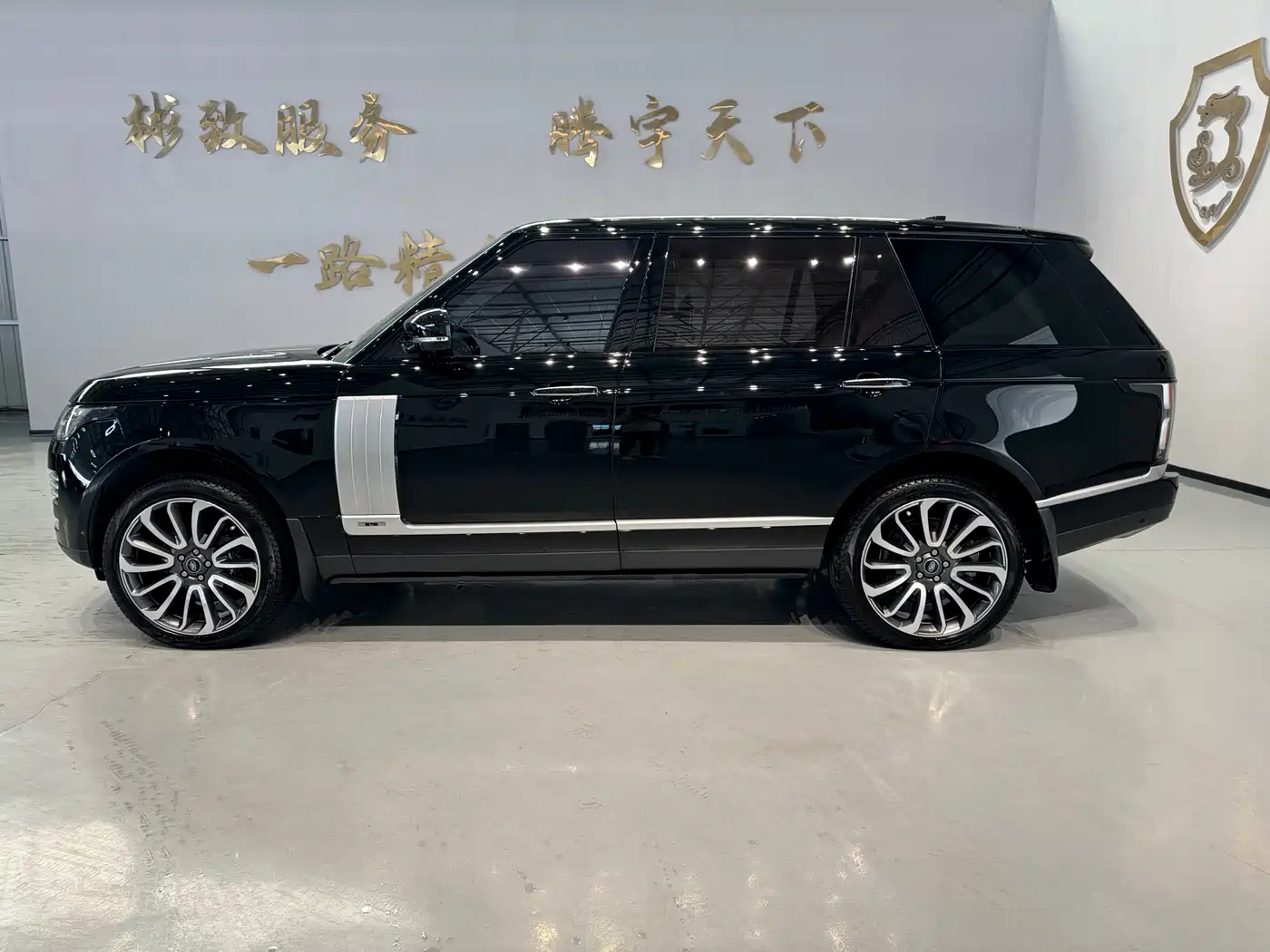 Land Rover Range Rover 2022 3.0 L6 400PS Prestige Genesis Extended Edition фото 3