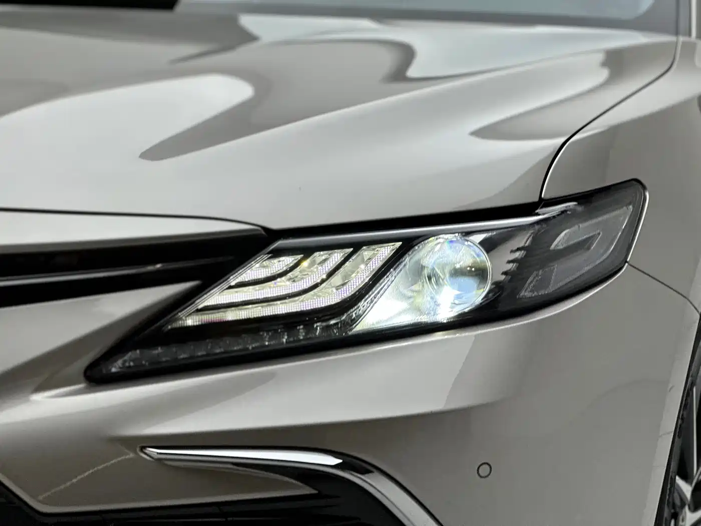 Toyota Camry 2023 2.5G Luxury Edition фото 17