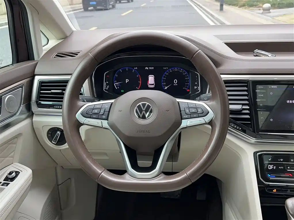 Volkswagen Viloran 2020 380TSI Premium фото 3