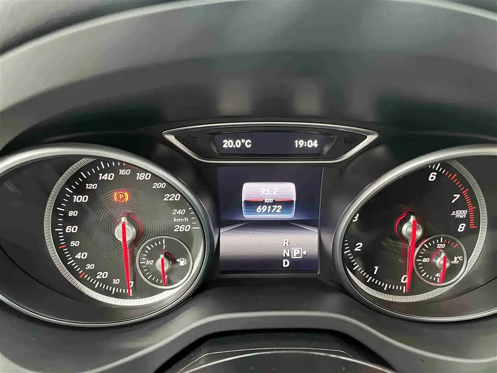 Mercedes-Benz GLA 2017 GLA 200 Fashion фото 4