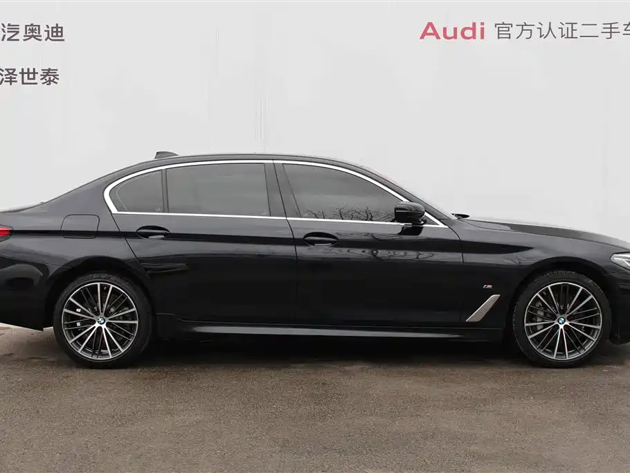 BMW 5 Series 2022 Model Second Facelift 530Li Leading M Sport Package фото 2