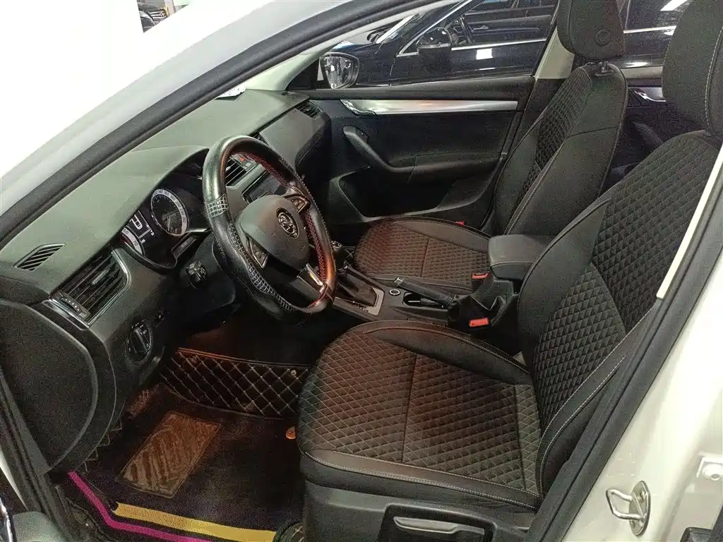 Škoda Octavia 2019 TSI230 DSG Smart Luxury Edition China V фото 15