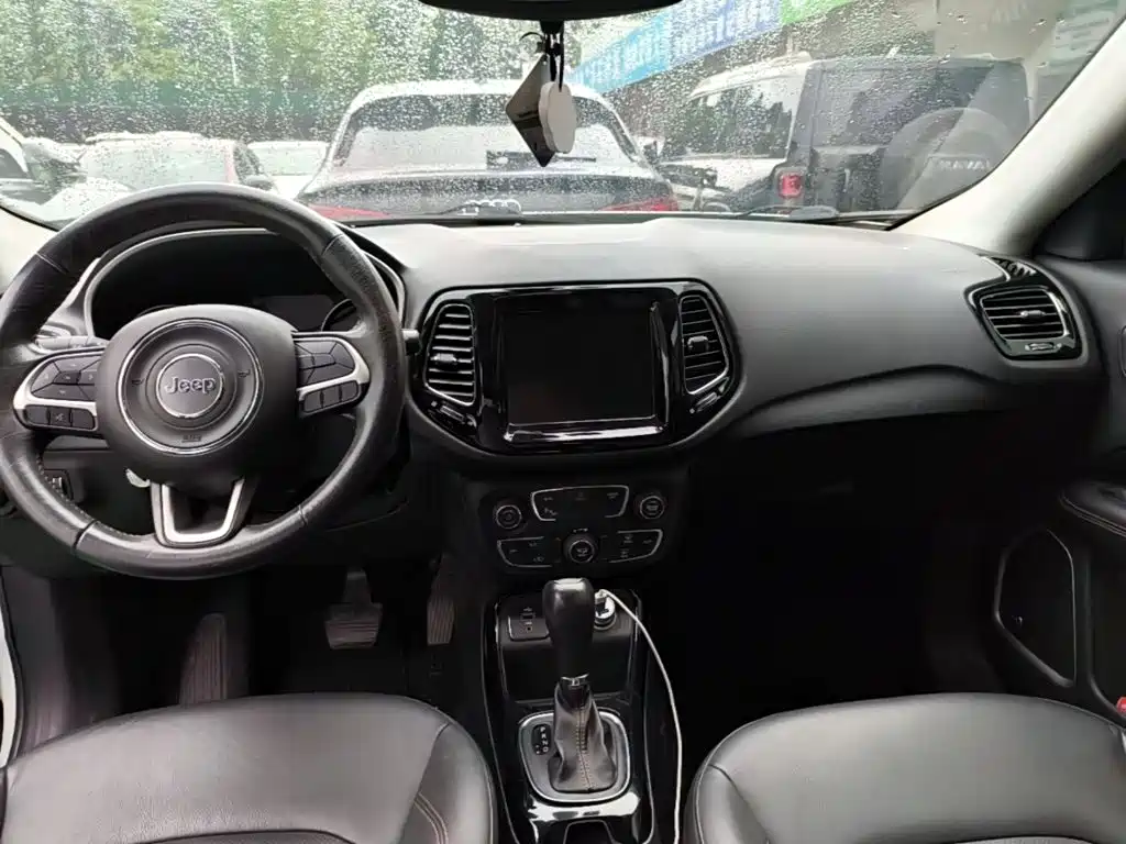 Фото 6 - Jeep Compass