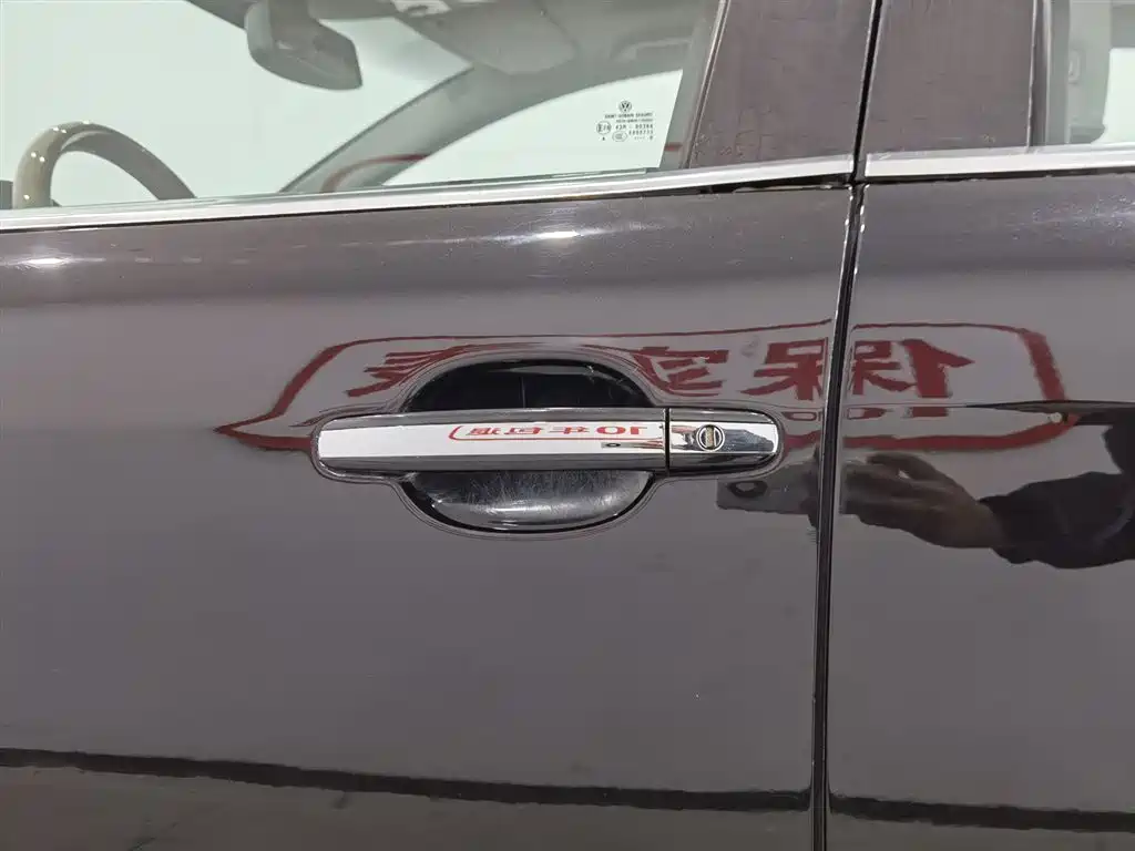 Volkswagen Phaeton 2009 Model 3.6L V6 5-seat Extended Comfort фото 18
