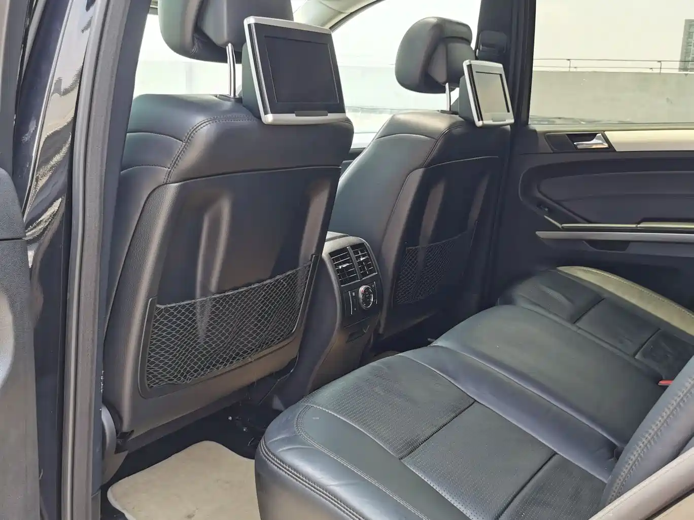 Mercedes-Benz M-Class AMG 2011 AMG ML 63 фото 10