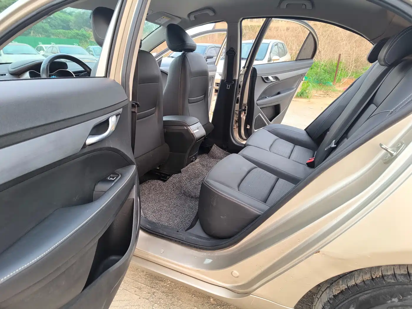 Фото 7 - Geely Emgrand