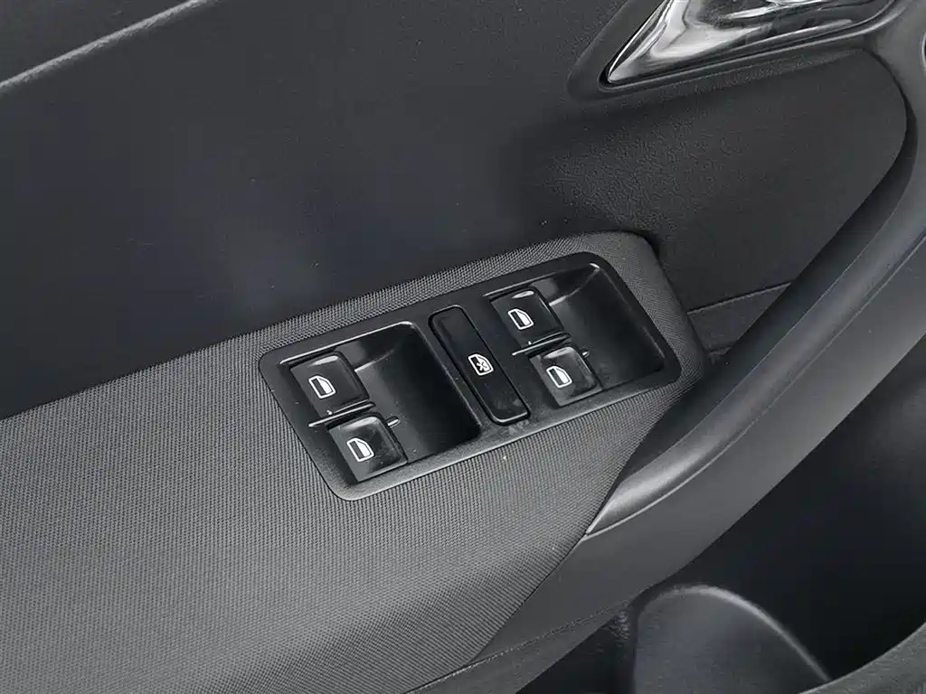 Volkswagen Polo 2016 1.4L Automatic Trend фото 9