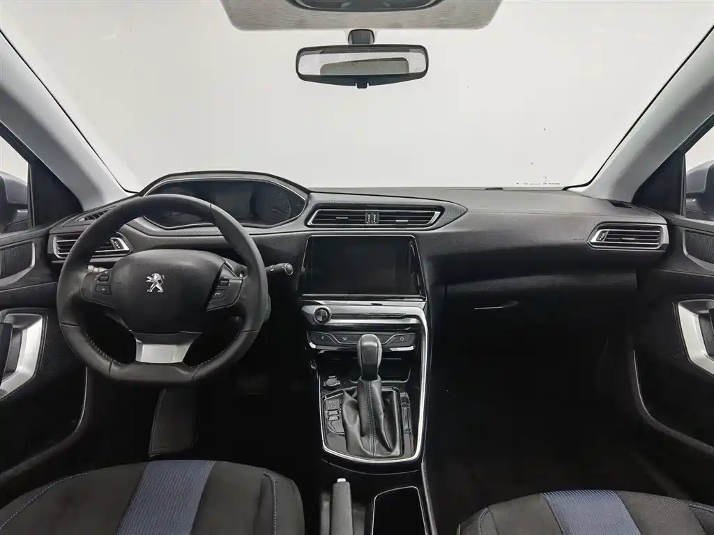 Peugeot 308 2018 1.6L Auto Luxury Edition фото 5