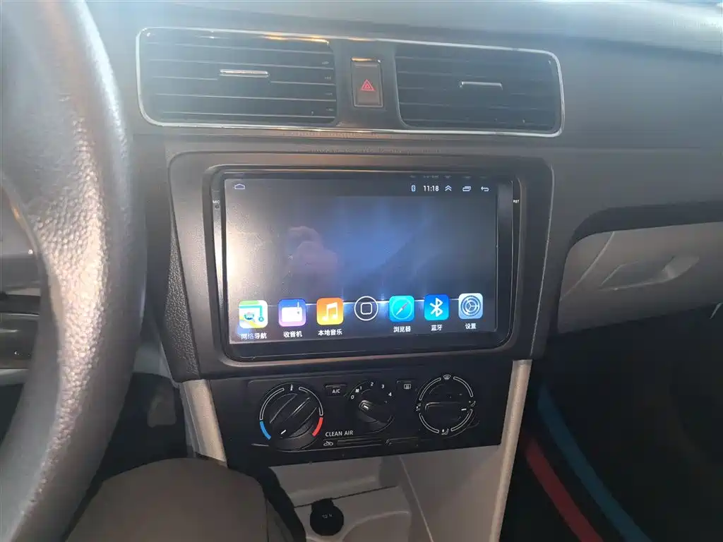 Škoda Rapid 2016 1.6L Manual Pioneer Edition фото 13