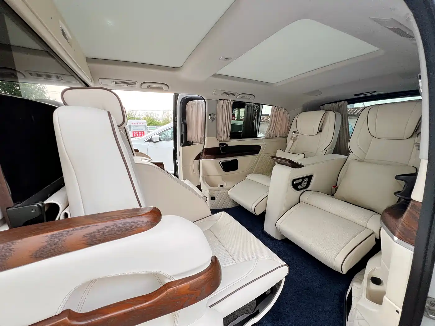 Mercedes-Benz V-Class 2018 V 260 L Premium Long Wheelbase Edition China VI фото 14