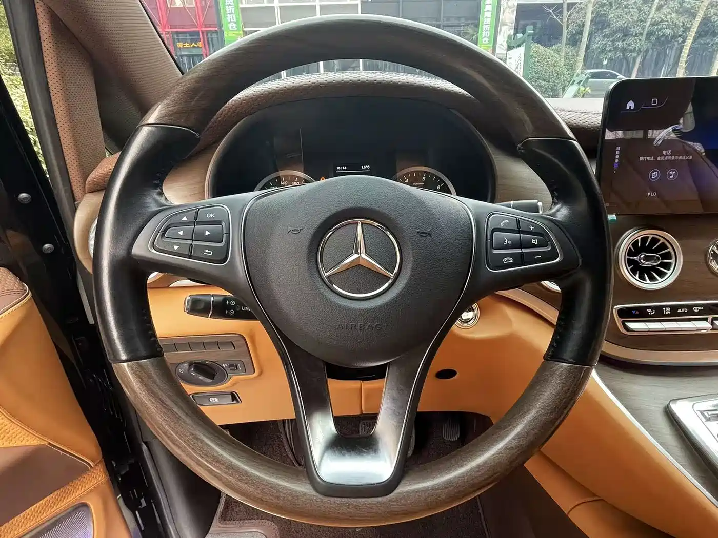 Mercedes-Benz Vito 2023 2.0T Business 7-Seater фото 5