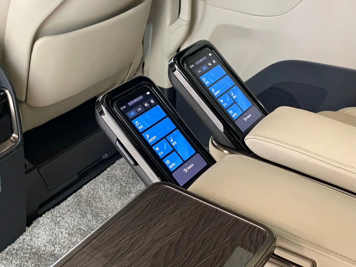 Toyota Vellfire 2024 Crown Hybrid 2.5L Executive Premium Edition фото 17