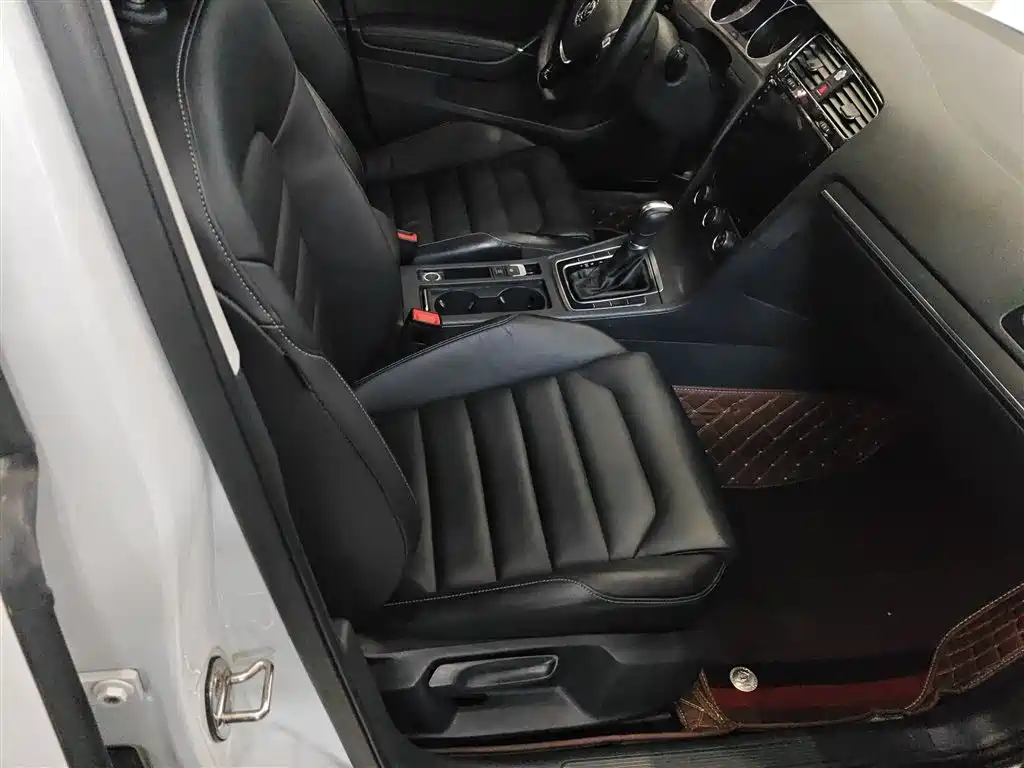 Volkswagen Golf 2016 230TSI Automatic Luxury фото 20