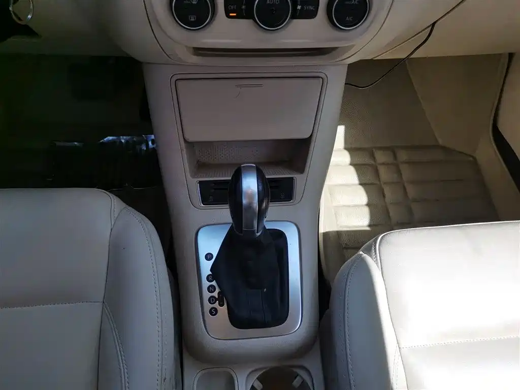 Volkswagen Tiguan 2015 1.8TSI Automatic 2WD Comfortline фото 14