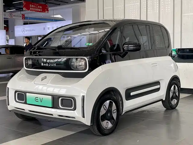 Baojun Baojun E300 2020 Plus Stellar Smart Travel Edition