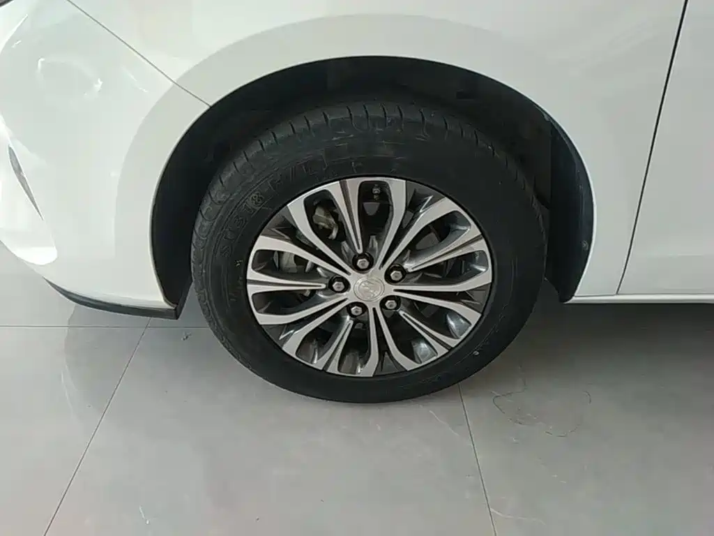 Фото 23 - Buick GL8