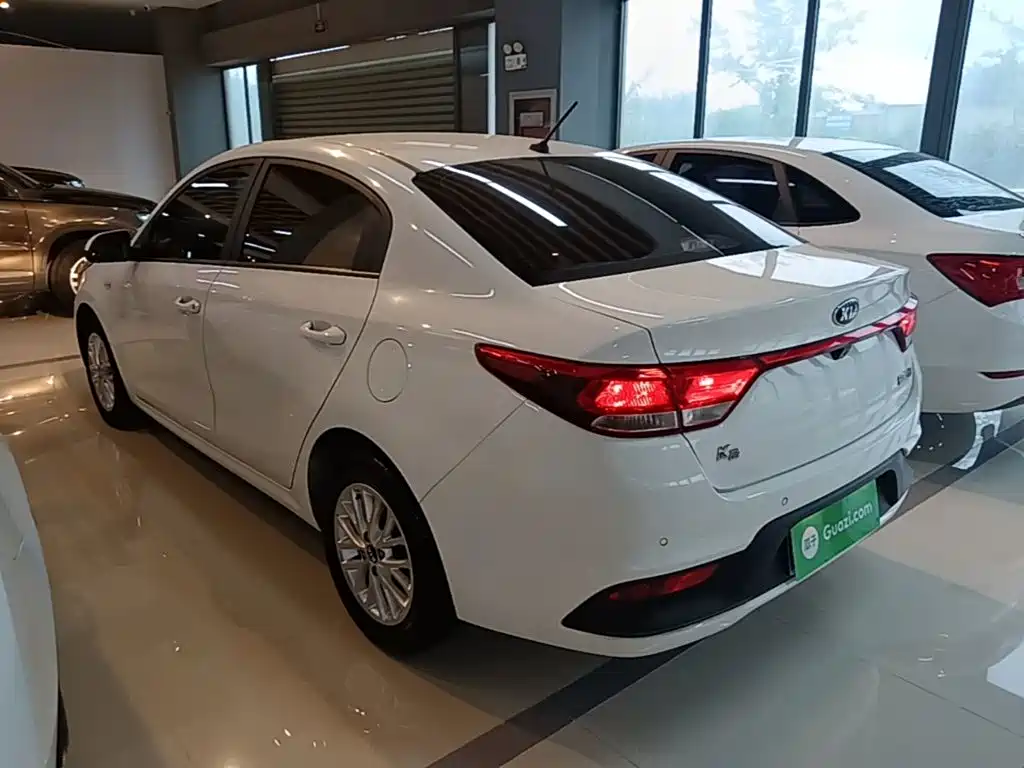 Kia K2 2017 2017 Sedan 1.4L AT GLS