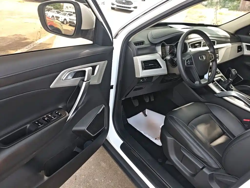 Фото 16 - Geely Atlas