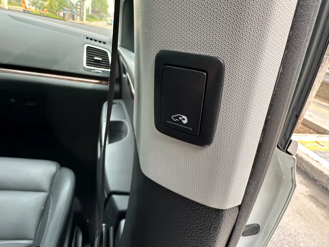 Volkswagen Sharan 2014 2.0TSI Comfort фото 18