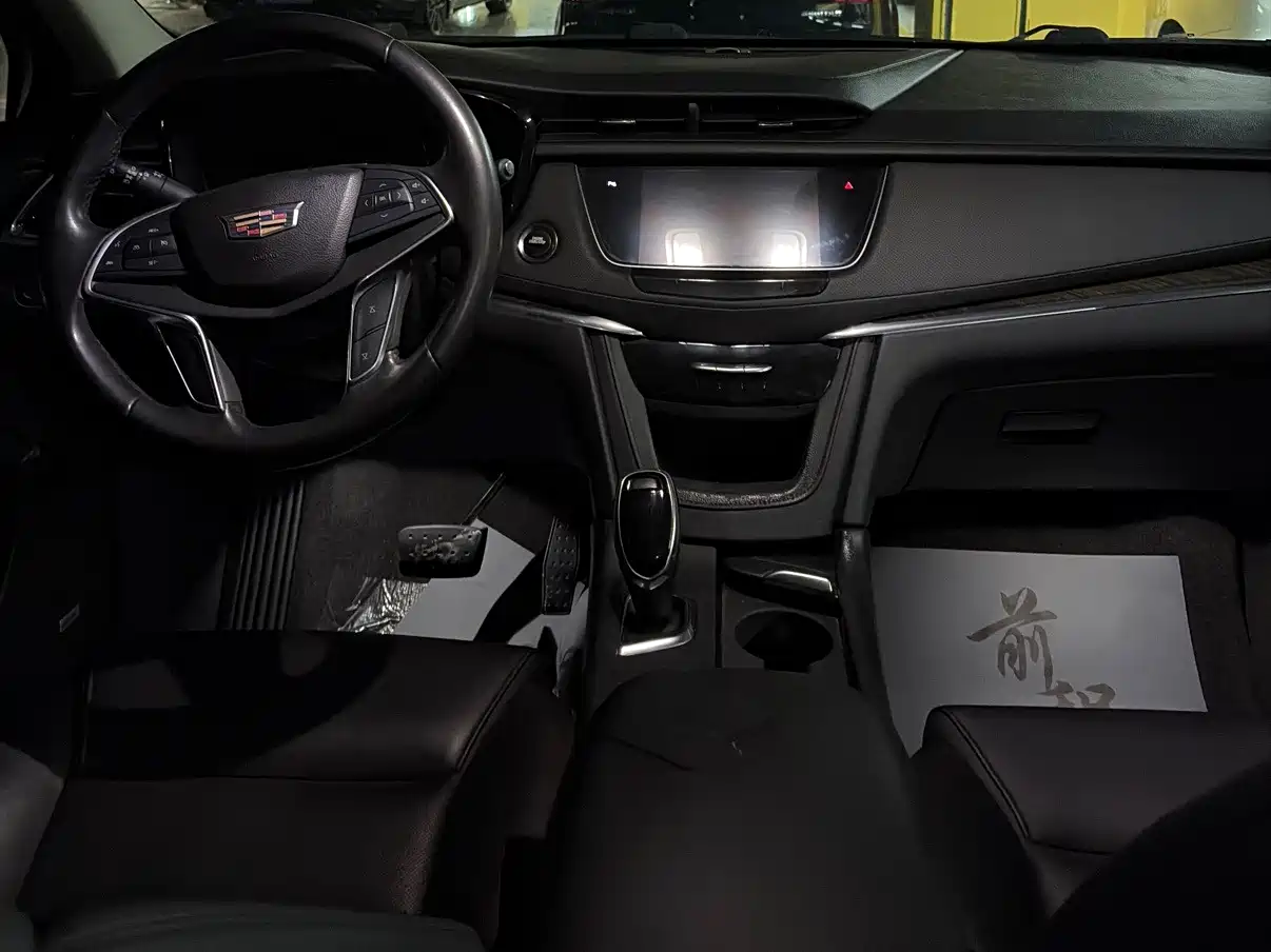 Cadillac XT5 2017 2016 25T Luxury Model