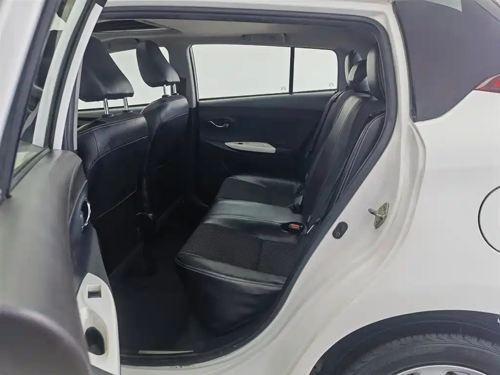 Toyota YARiS L Zhi Xuan 2015 1.5G Auto Sunroof Special Edition фото 15