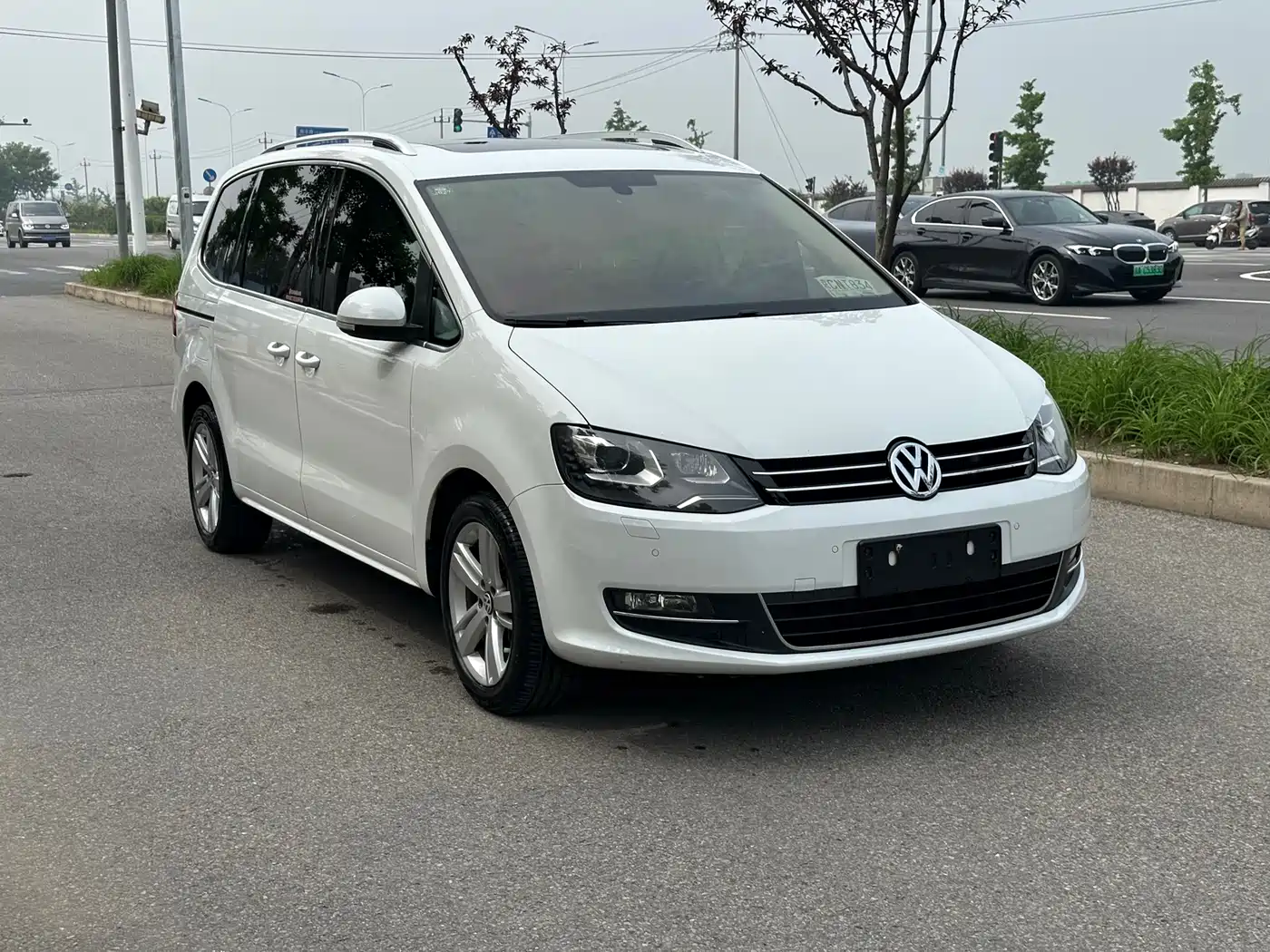 Volkswagen Sharan 2014 2.0TSI Comfort фото 3