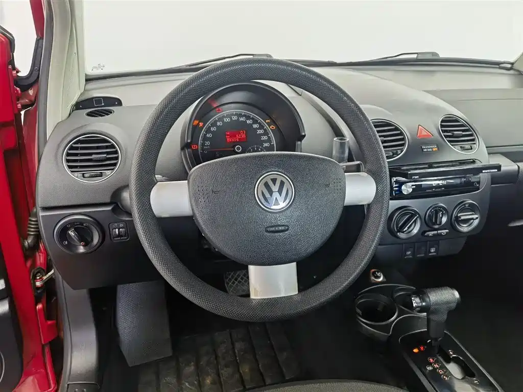 Volkswagen Beetle 2010 Model 1.6 AT фото 11