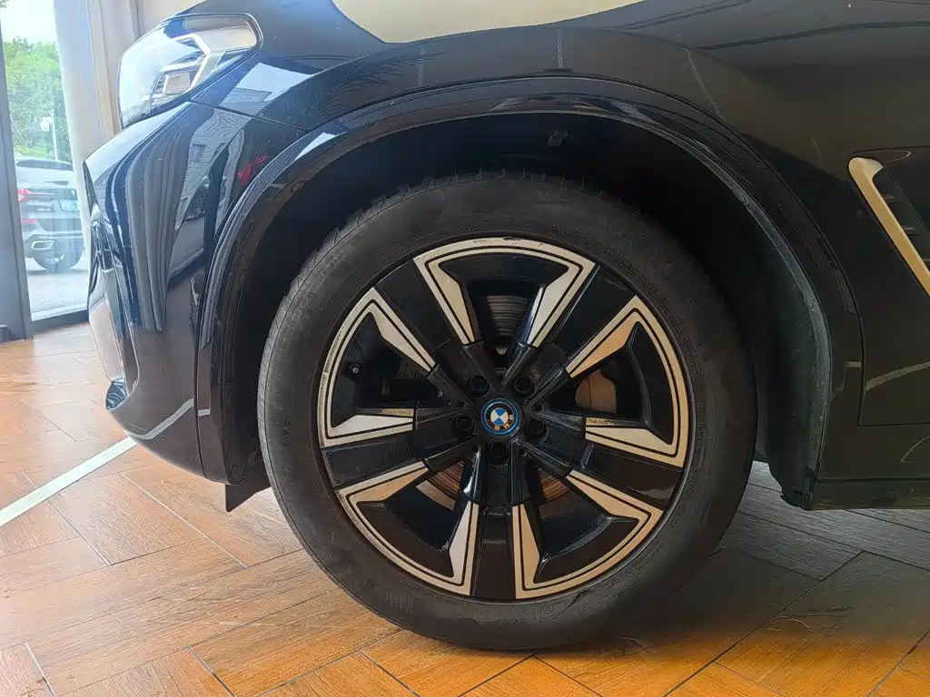 BMW iX3 2025 2024 Leading Edition