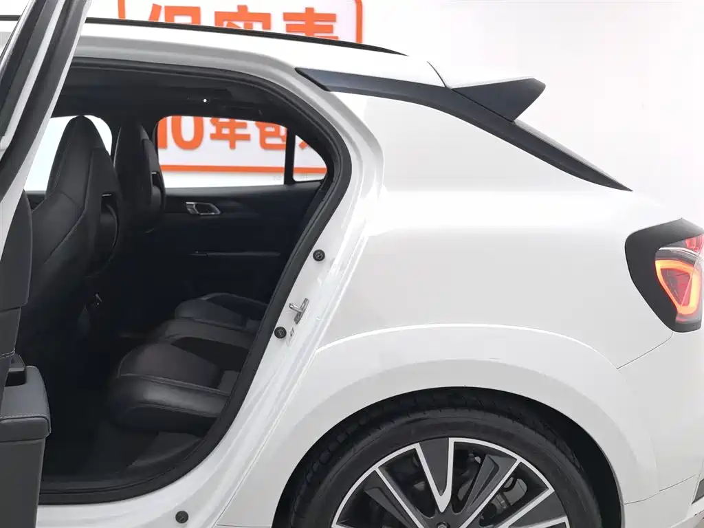 Lynk & Co 02 Hatchback 2022 2.0TD Plus фото 15
