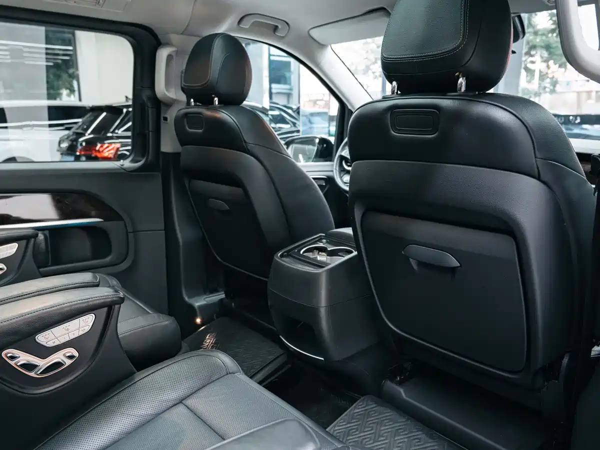 Mercedes-Benz V-Class 2017 Model V 260 L Premium Extended Edition фото 20