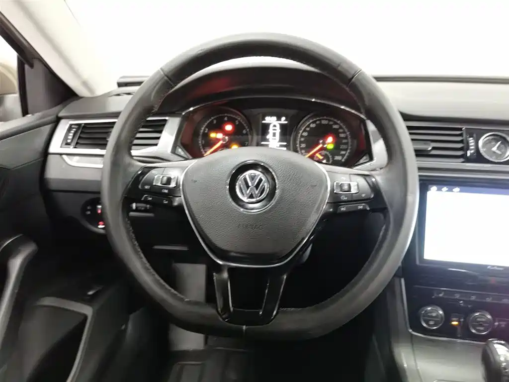Volkswagen Passat 2017 330TSI DSG Prestige фото 11
