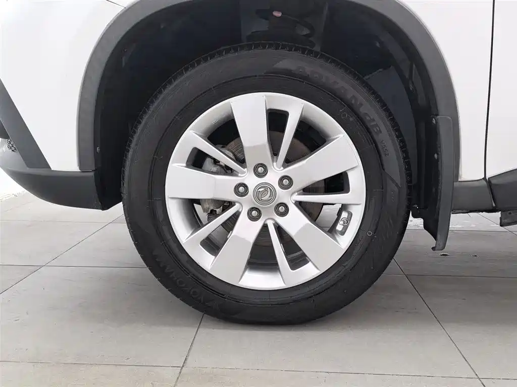 Dongfeng Fengdu MX6 2015 2015 2.0L CVT 2WD Dream Edition