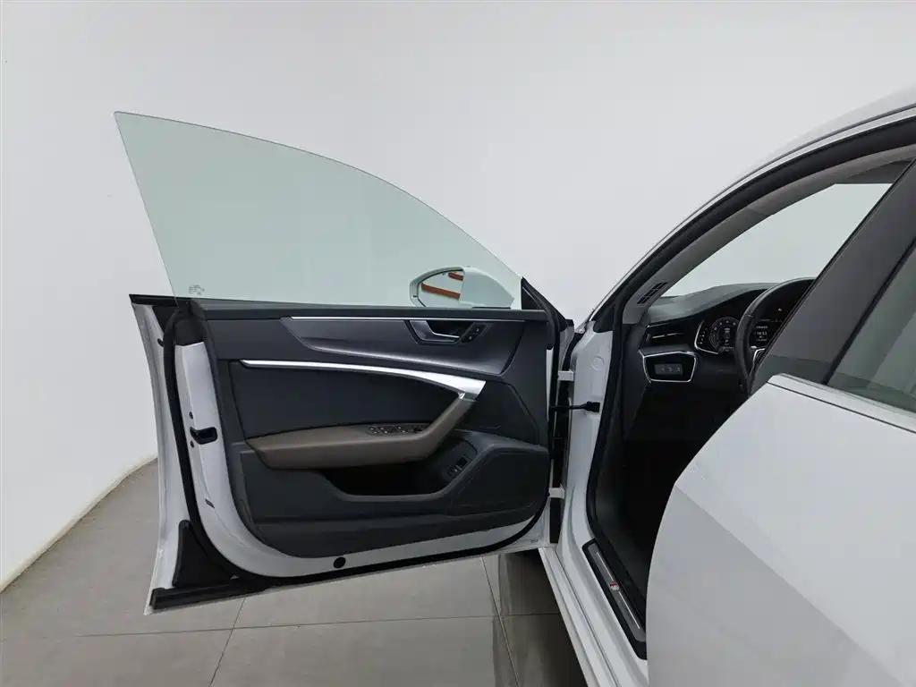 Audi A7L 2024 45TFSI S-line Dream Edition Crystal Package фото 8