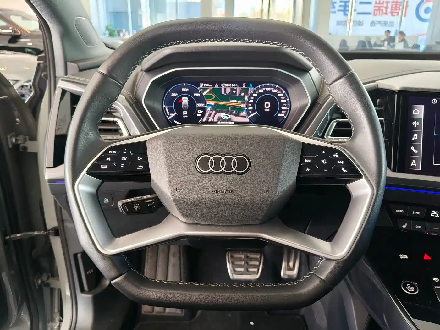 AUDI Q4 E TRON