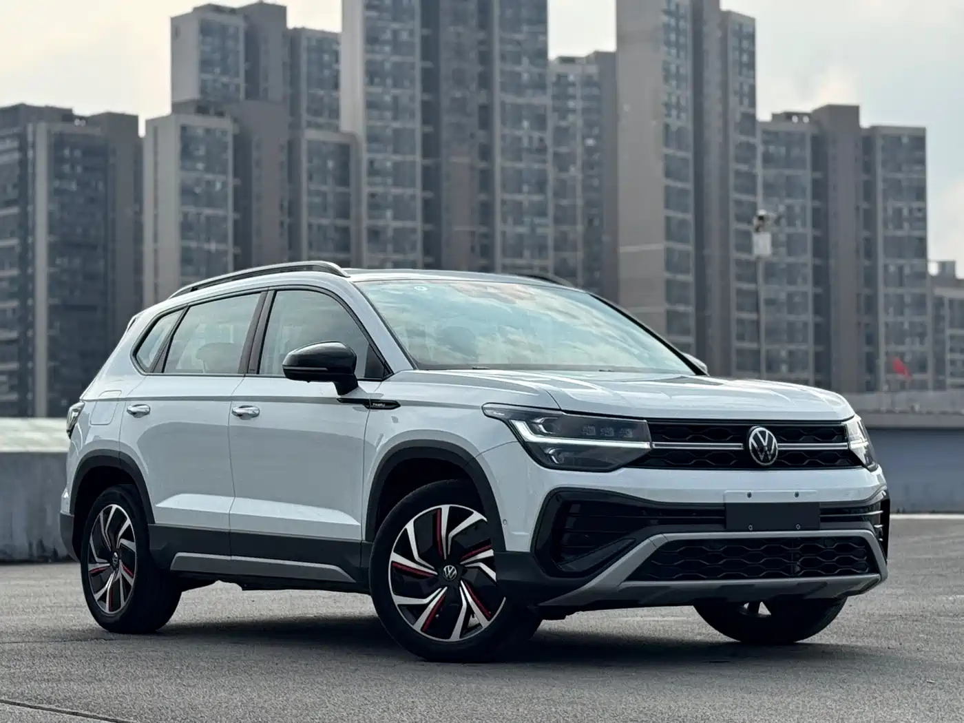 Volkswagen Tharu 2024 300TSI 2WD Moon Premium Edition фото 3