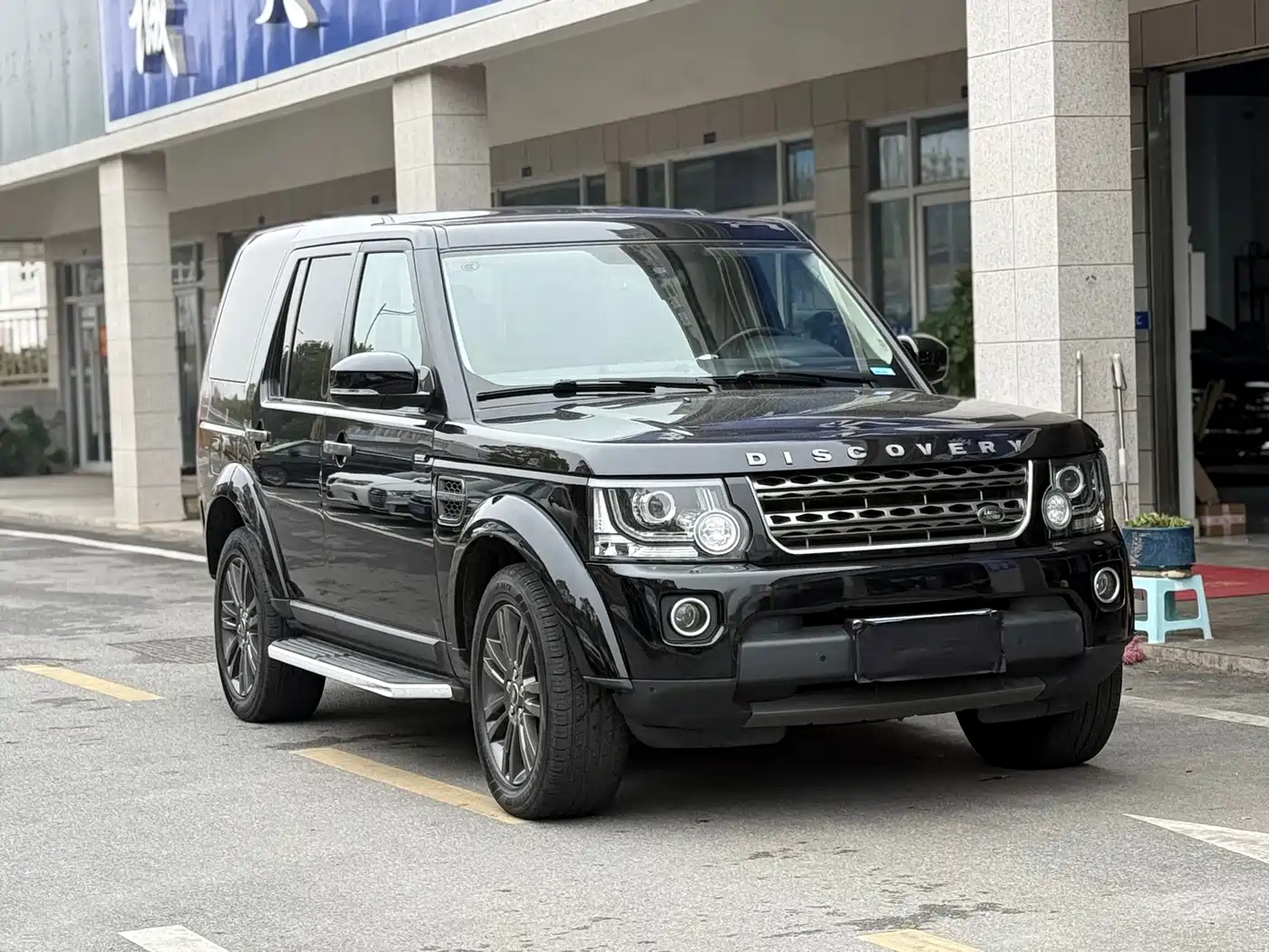 Land Rover Discovery 2015 3.0 SC V6 SE фото 4