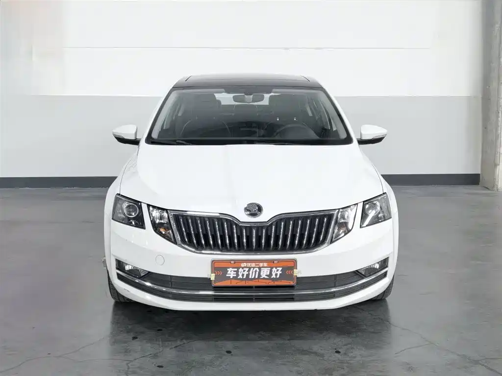 Škoda Octavia 2020 TSI230 DSG Smart Luxury Edition фото 3