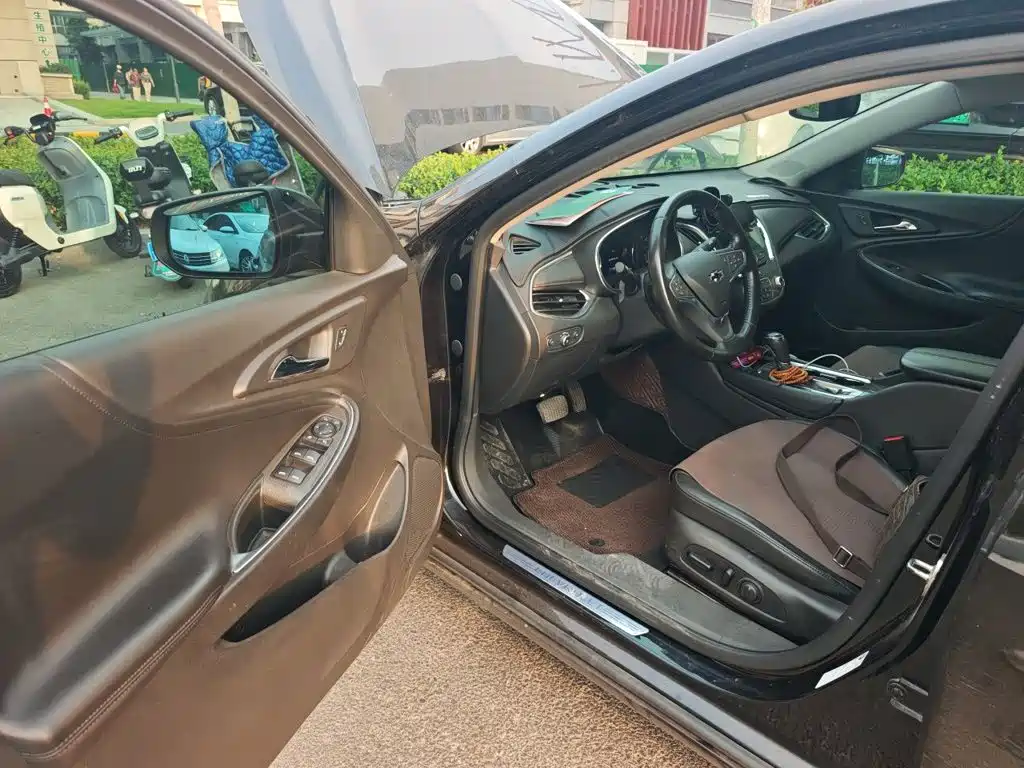 Photo 14 - Chevrolet Malibu XL