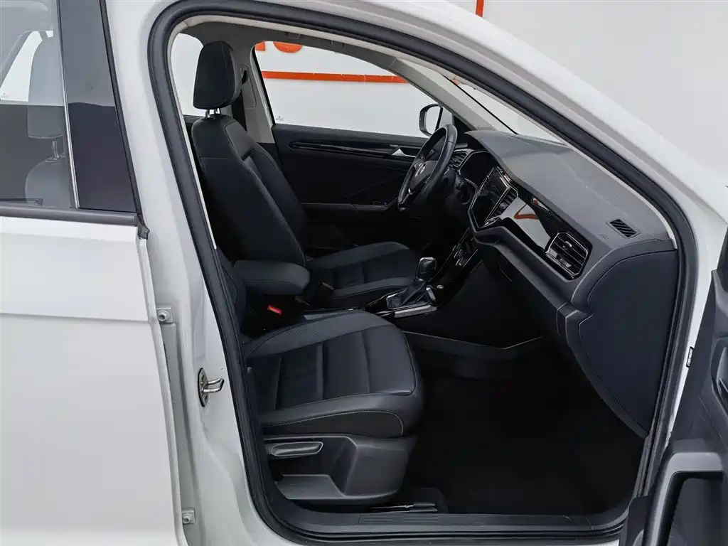 Volkswagen T-ROC 2021 280TSI DSG 2WD Comfort Smart Connect Edition фото 23