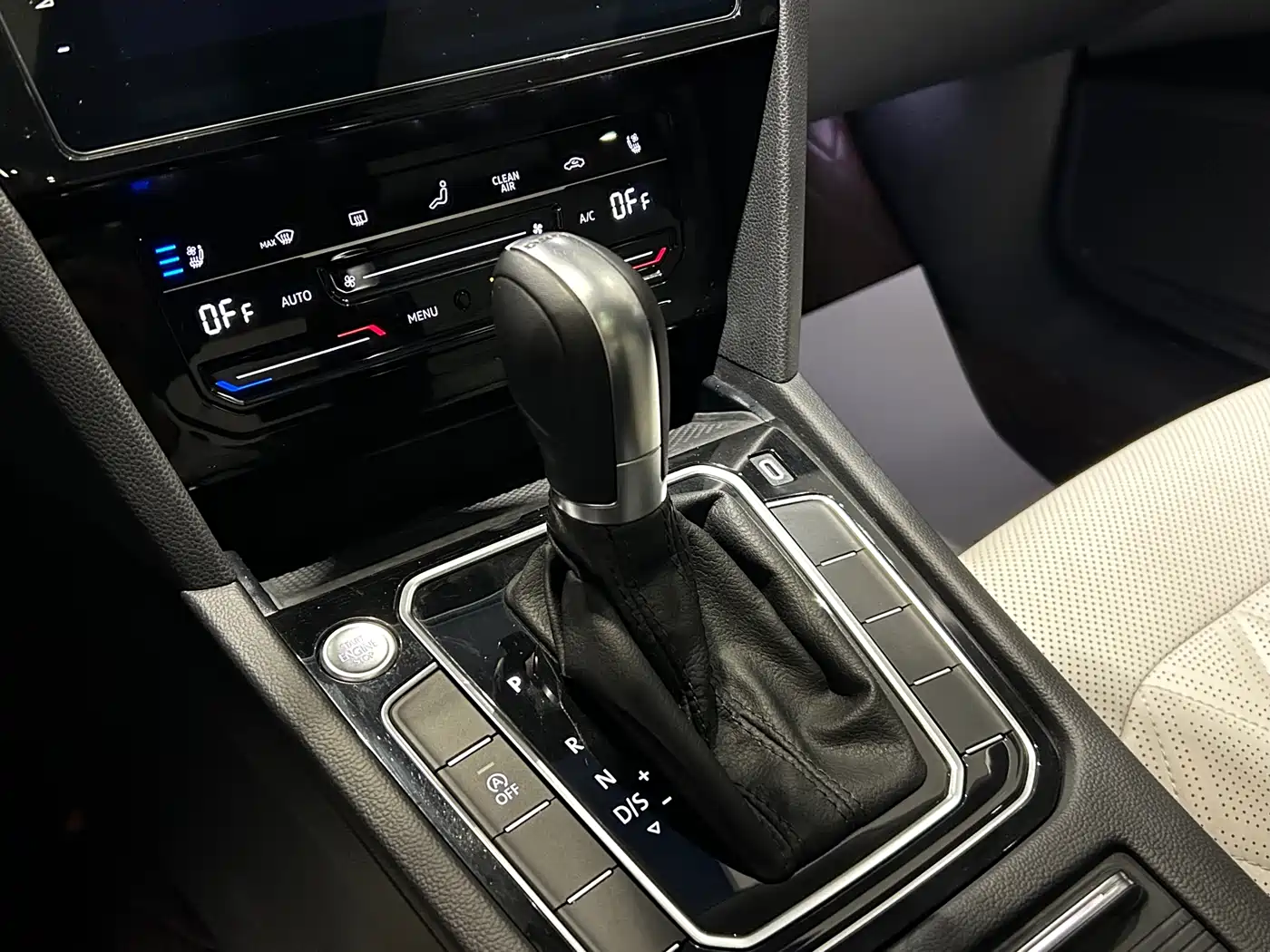 Volkswagen Magotan 2023 Model 2 Million Commemorative Edition 330TSI DSG Luxury фото 15