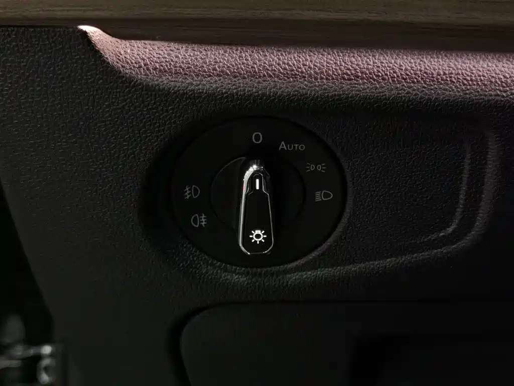 Volkswagen Passat 2020 330TSI Luxury Edition China VI фото 21