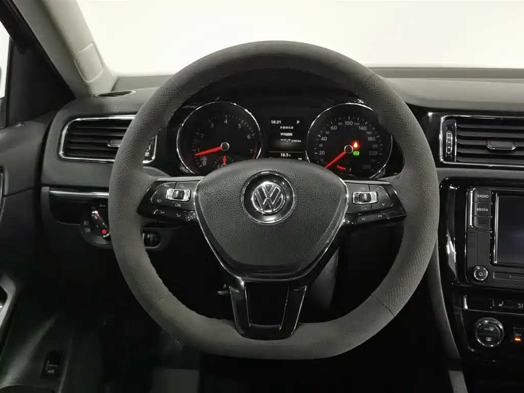 Volkswagen Sagitar 2018 280TSI DSG Luxury фото 11
