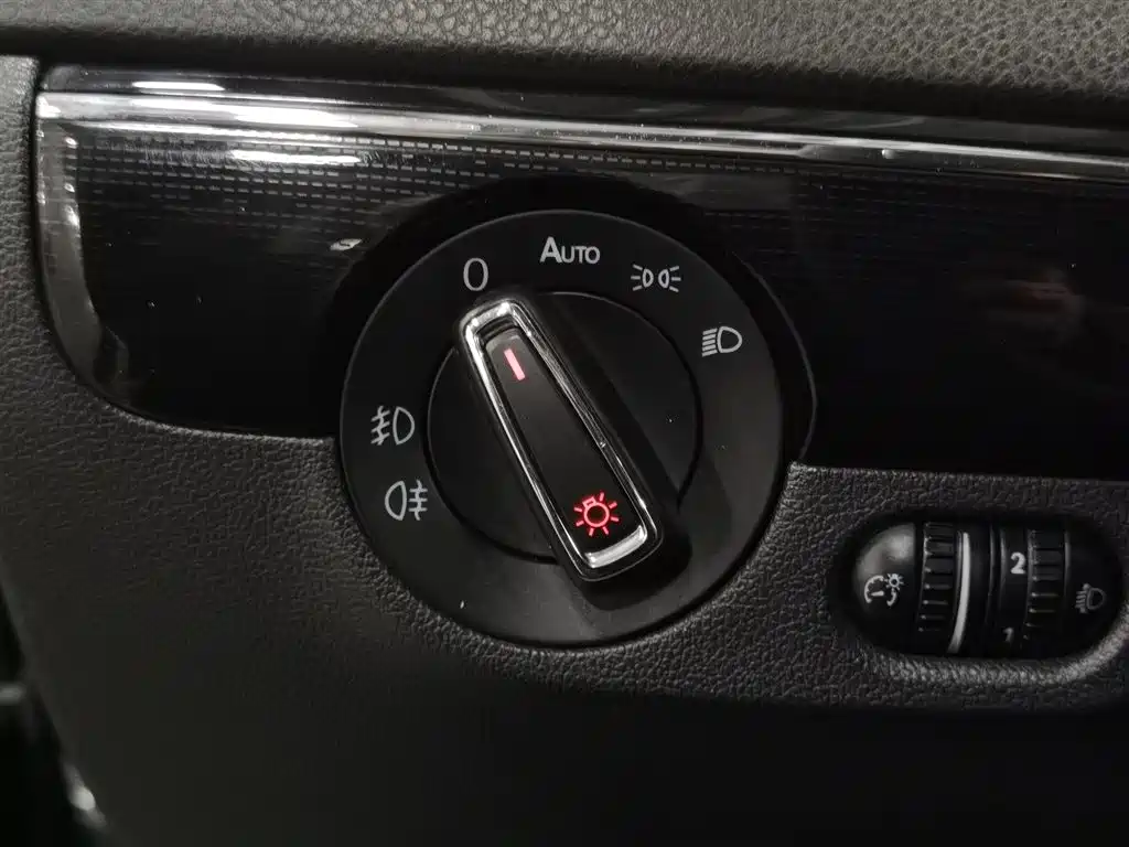 Volkswagen Sagitar 2018 280TSI DSG Luxury фото 21