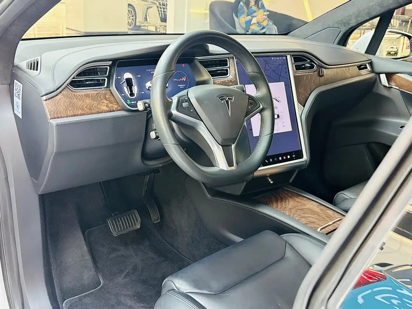 TESLA MODEL X