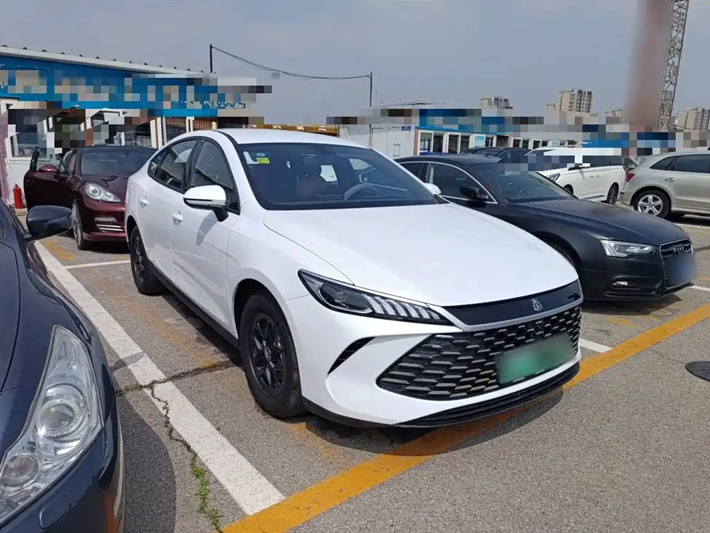 BYD Qin PLUS 2025 DM-i Smart Drive 55KM Leader фото 4