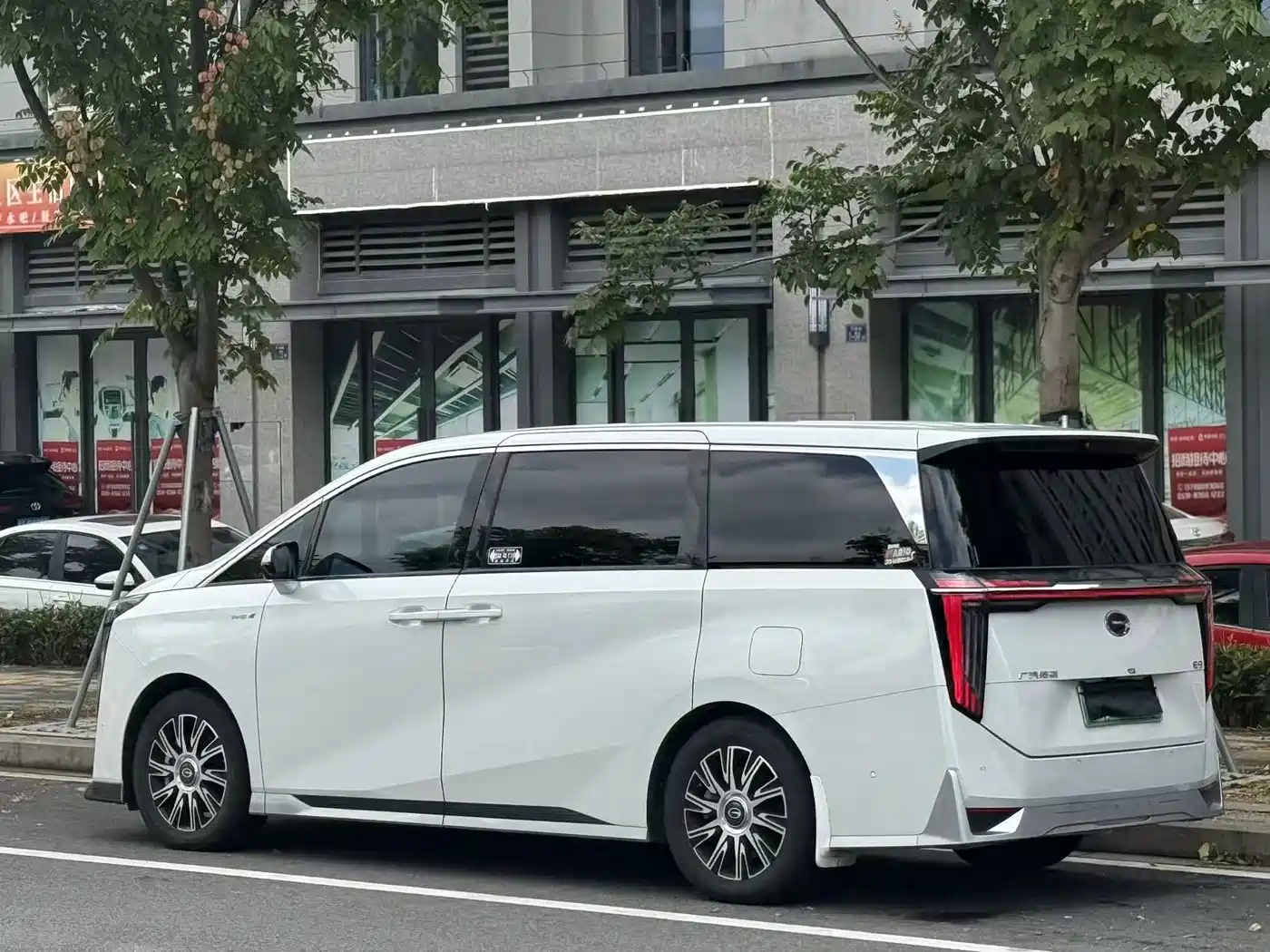 Фото 4 - GAC Trumpchi Trumpchi E9